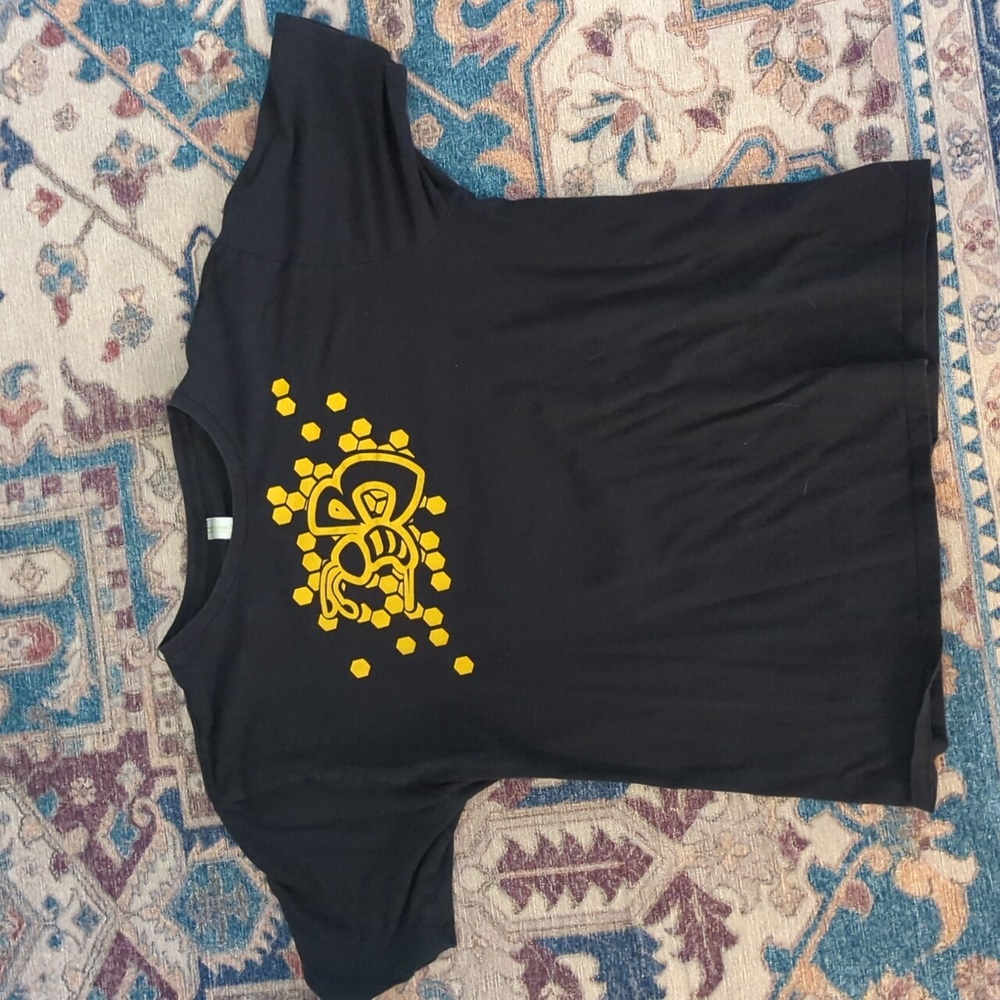 Set of 2 Organic cotton Bee 🐝 t-shirts XL